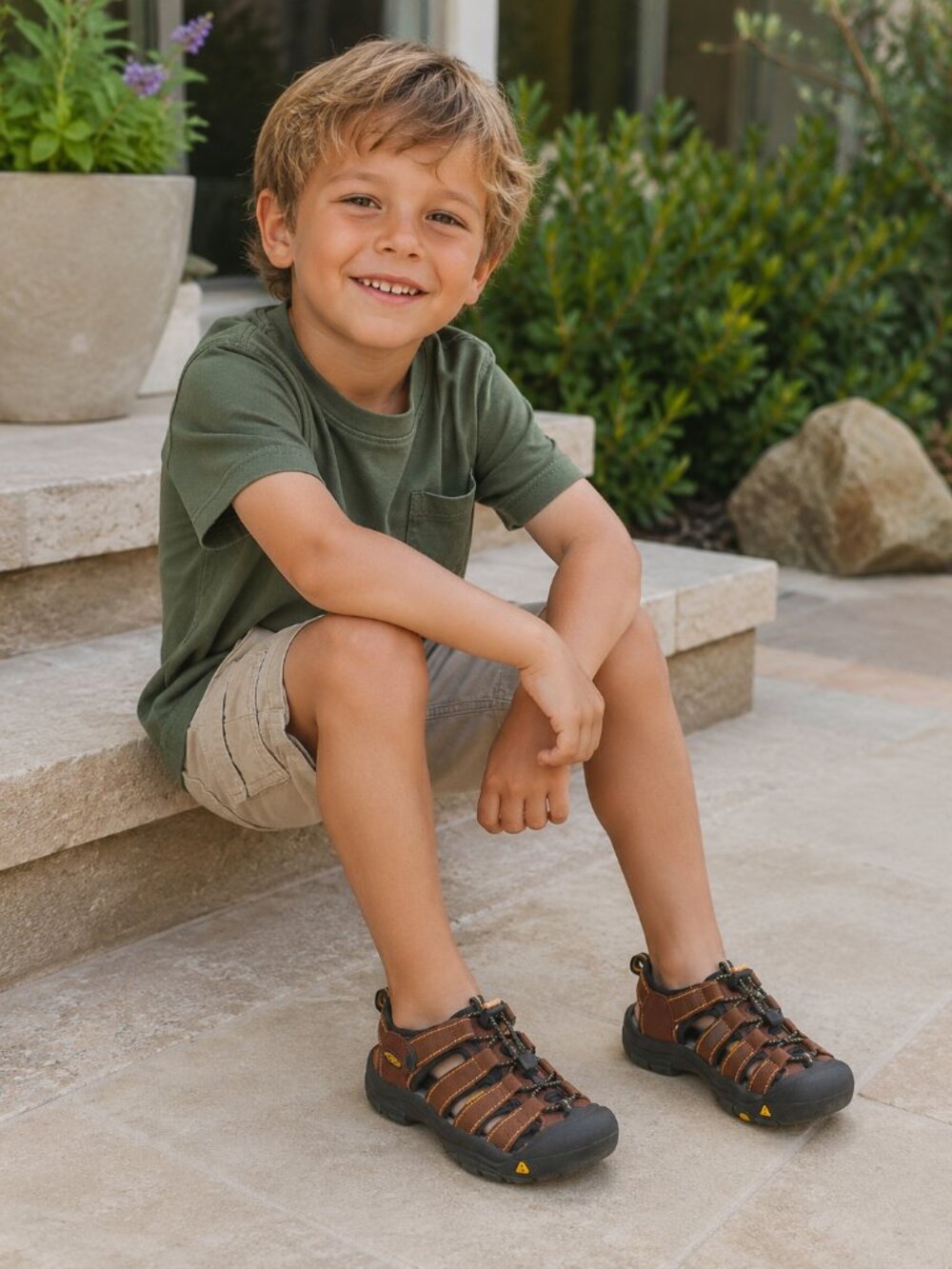 KEEN Newport H2 Brown Waterproof Sandals Boys Girls 4 Water Shoes Rugged